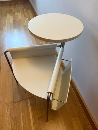 Mesita auxiliar revistero blanca