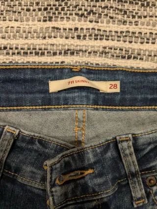 Calças Levi's 711 Slim Fit Cintura Média Usadas