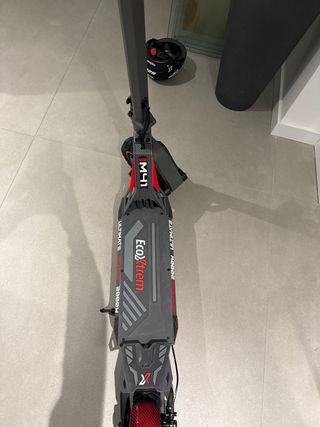 Patinete Eléctrico Ecoxtrem M41 2000W y accesorio.