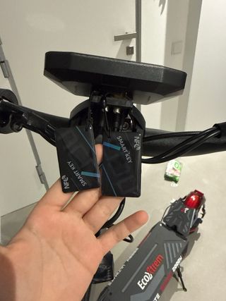 Patinete Eléctrico Ecoxtrem M41 2000W y accesorio.