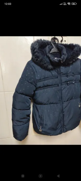 Plumífero niña azul con corazones