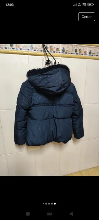 Plumífero niña azul con corazones