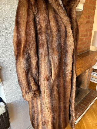 Abrigo largo de pelo marrón