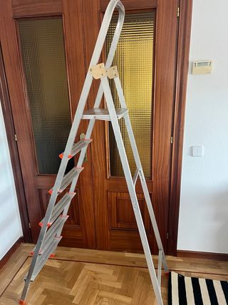 Escalera aluminio alta plegable