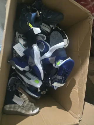 30.Lote Zapatillas y Botas