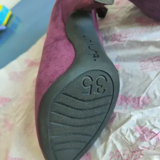 Zapatos de tacón morados de ante