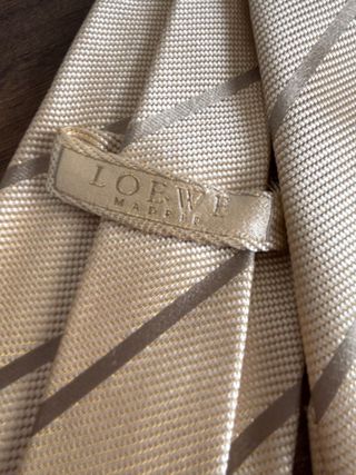 Corbata Loewe Beige y Marrón Rayas. Seda 100%