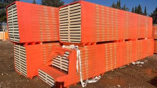 cubierta panel sandwich rojo/blanco NUEVO con cerc