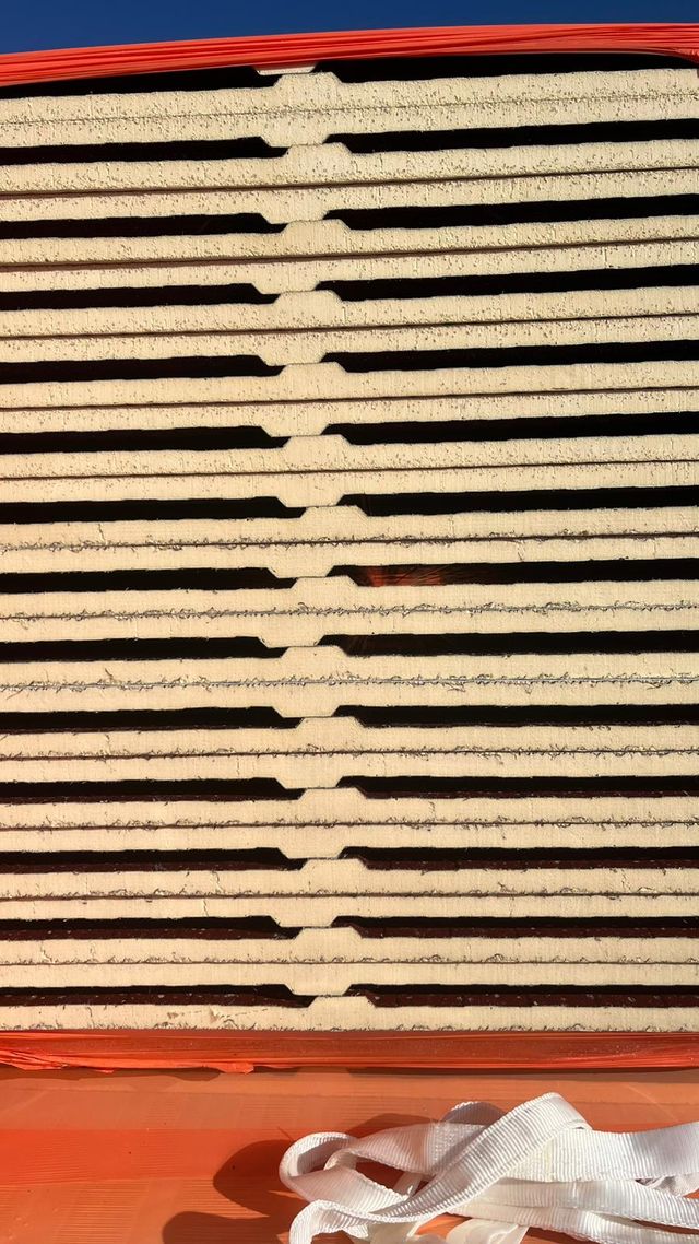 cubierta panel sandwich rojo/blanco NUEVO con cerc