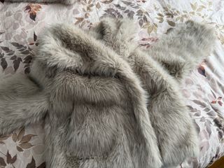 Abrigo pelo Stradivarius beige/gris