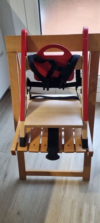 Trona portátil Stokke Handysitt roja