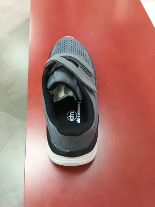 Zapatillas grises mujer con velcro