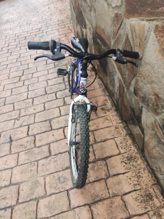 Bicicleta infantil Decathlon azul 6-9años
