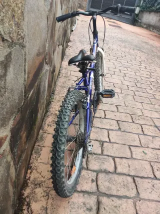 Bicicleta infantil Decathlon azul 6-9años