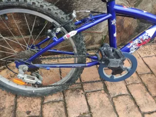 Bicicleta infantil Decathlon azul 6-9años