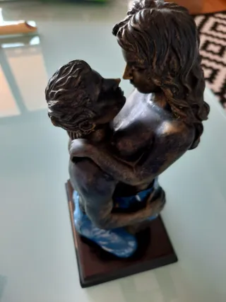 Figura cerámica El beso