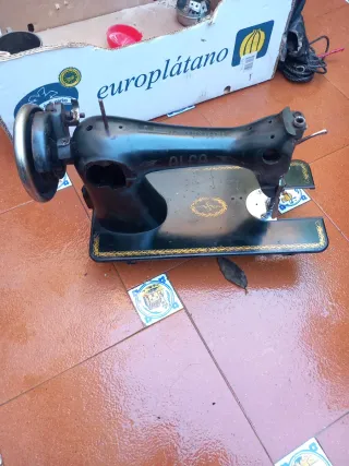 Máquina de coser antigua ALFA