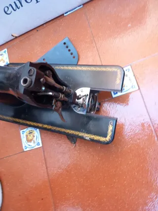 Máquina de coser antigua ALFA