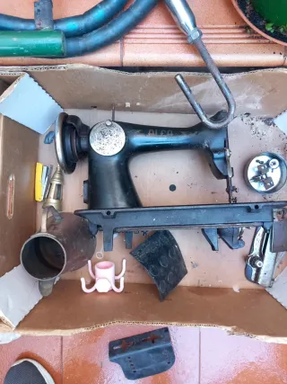 Máquina de coser antigua ALFA