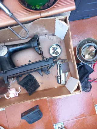 Máquina de coser antigua ALFA