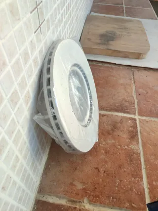 2 Discos Freno Delanteros VW Passat 2008