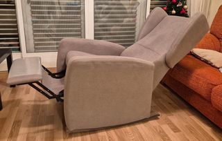 Sillón de lactancia gris