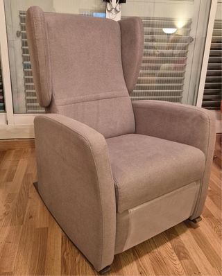 Sillón de lactancia gris