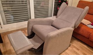 Sillón de lactancia gris