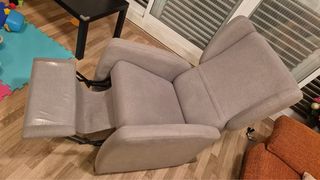 Sillón de lactancia gris