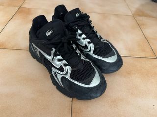 Zapatillas Lacoste Negras y Plateadas