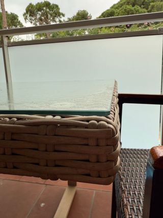 Mesa exterior mimbre y cristal 150cm.