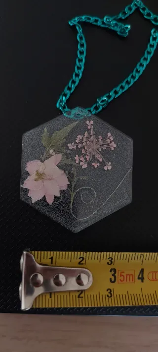 Ciondoli orecchini resina