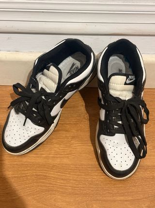 Zapatillas Nike Sportswear Negras y Blancas