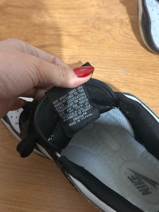 Zapatillas Nike Sportswear Negras y Blancas