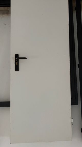 Puerta blanca ( 2 puertas Disponibles)