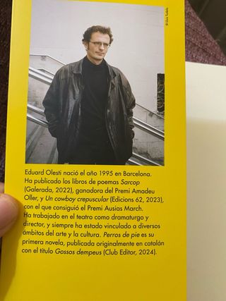 Eduardo Olesti./ Perros de pie