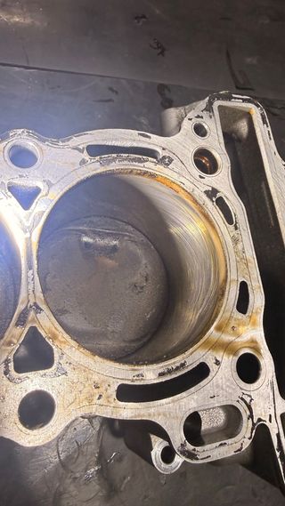 Cilindros e Pistões Tmax 560