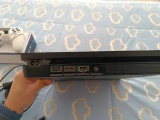 PS4 Slim + FIFA 22 + Mando