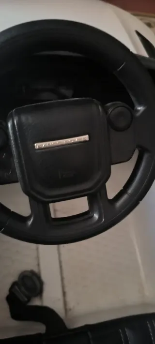 Coche eléctrico infantil blanco