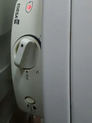 Calentador de agua eléctrico blanco