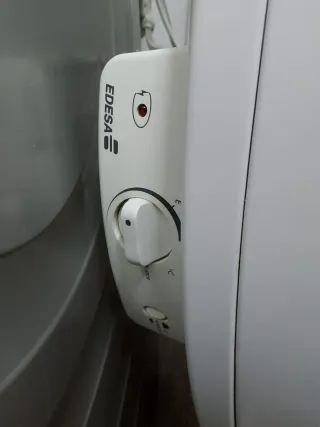 Calentador de agua eléctrico blanco