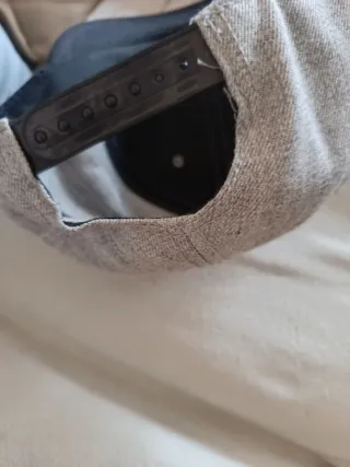 Gorra H&M Gris y Negra