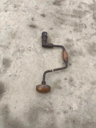 Berbiquí antiguo de carpintero