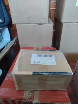 Caja con artículos varios