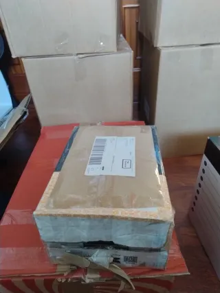 Caja con artículos varios