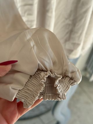 Blusa beige elegante