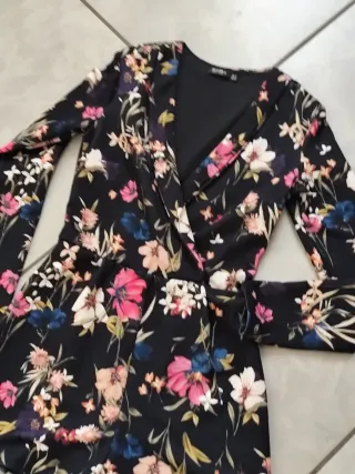 Tuta corta floreale nera