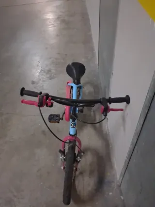 Bicicleta infantil Btwin azul y rosa