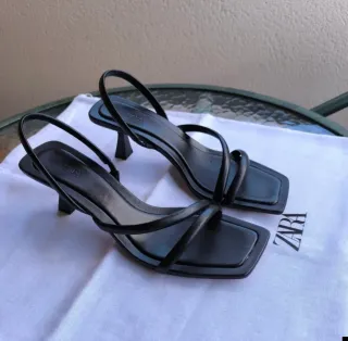 Sandalias piel Zara talla 38 Nuevas sin estrenar.