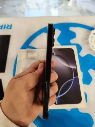 iPhone 16 Pro Max 256GB Nero - Garanzia Apple